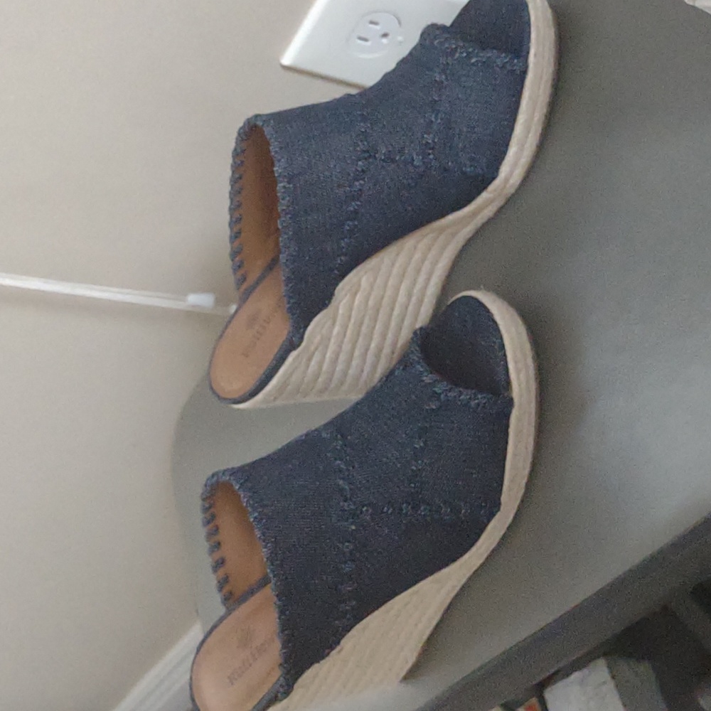 Women's shoes